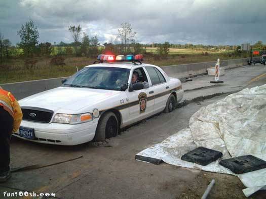 picture9-coche-policia-atasco-accidente.jpg